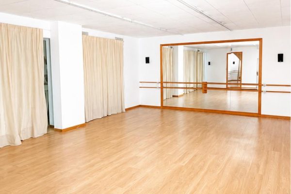 sala_yoga_ilfaroteatrale_studio_shen_yoga_pilates_milano sala_yoga_ilfaroteatrale_studio_shen_yoga_pilates_milano